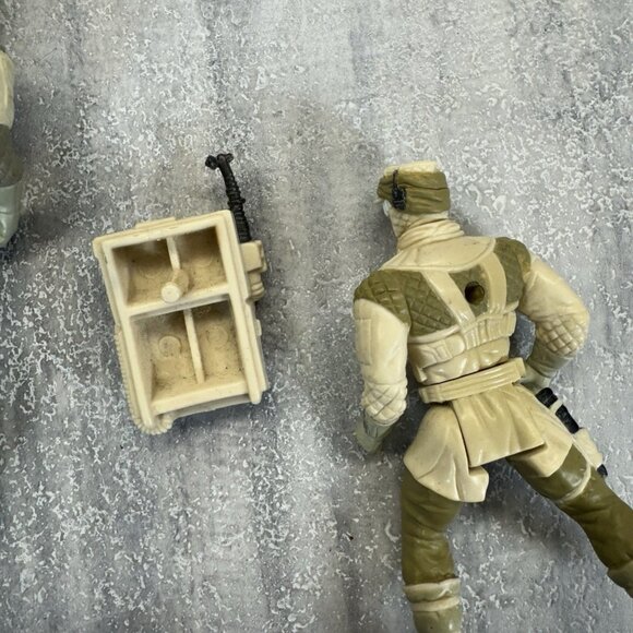 Star Wars Action Figure: Hoth Rebel Soldier Deluxe POTF2 1997 Loose - Picture 3 of 3